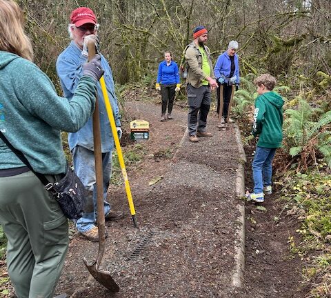 Everyone working on the last drainage.